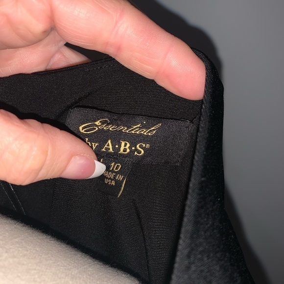 Essentials by ABS Black Dress Midi V neck Short Sleeves Size 10 - Picture 8 of 9